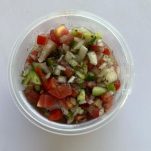 گوجه،خیار،پیاز،سس مخصوص