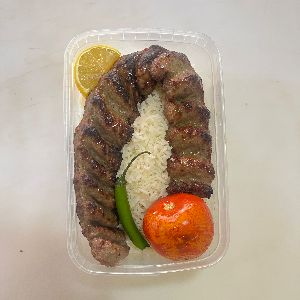 220گرم گوشت کوسفندی و گوساله 350 گرم برنج ایرانی گوجه فلفل